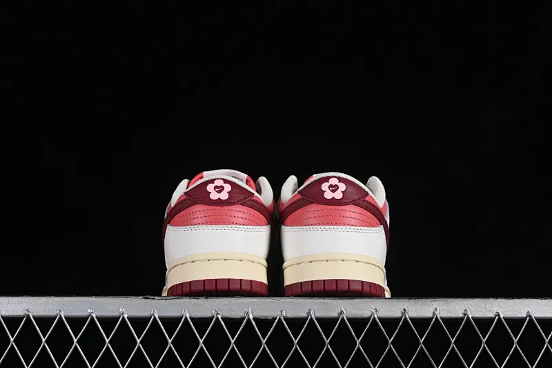 All Categories Nk SB Dunk Series Nk SB Dunk Low Low-top sneakers Foreign trade version Nk Dunk Low GS "Valentine's Day" Valentine's Day color SB low-top casual sneakers HF0736-161